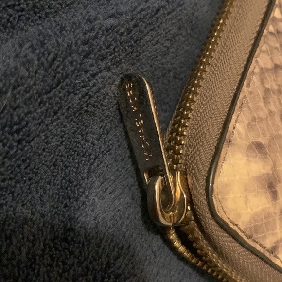 Michael Kors Snakeskin wallet Jet Set Travel Large Multifunction Phone Case - Picture 4 of 9